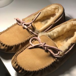 UGG DAKOTA SLIPPER